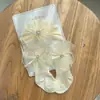 Conjunto de Chapéu e Meias para Bebê Menina - Celebração do Primeiro Mês, Flor com Laço, Proteção da Moleira