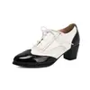 26 nuevos estilos de zapatos de cordones brogue para mujer de estilo europeo y americano, para primavera/otoño, con bloques de color en tono flor quemada, tacón medio grueso, tallas 40-43, zapatos de exportación
