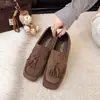 Zapatos de mujer versátiles de suela blanda con borlas, modelo nuevo 2026, mocasines slip-on de punta cuadrada