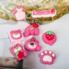 Accesorios de resina DIY al por mayor Tarjeta Llavero Colgante para funda de teléfono Móvil Matrícula Oso y fresa