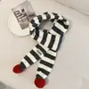 Bufanda fina larga pequeña de punto a rayas color-blocking con pompón para mujer, estilo diseñador, linda, calentador de cuello cálido, atmosférica, protección para el cuello, moderna