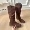 Botines cortos plisados de alta apariencia para mujeres petite, botas largas de otoño e invierno, botas de mujer vintage apiladas y bonitas, nuevo modelo de gamuza 2026