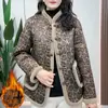 Moda de Invierno 2025 Gruesa y Cálida Chaqueta de Algodón para Madres de Mediana Edad y Mayores, Diseñada para Proteger del Frío y Mantenerlas Sintiendo Confianza