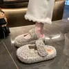 Chinelos de uma tira duráveis e sonhadores 2026 estilo quente de celebridade da internet sola macia fáceis de calçar chinelos lindos e requintados para mulheres