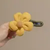 Accesorios para el Cabello de Otoño e Invierno Elegante Pinza para el Cabello de Flor de Felpa Pinza de Disco para la Parte Trasera de la Cabeza para Mujer Adorno para la Cabeza de Una Sola Palabra de Alta Calidad Pinza de Pico de Pato