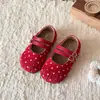 Sapatos Mary Jane de Bolinhas para Meninas Outono Novo Estilo Solado Macio Sapatos de Princesa Vermelhos Estilo Coreano Sapatos Casuais Versáteis Sapatos Individuais Infantis