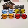 Gafas de sol de doble puente montura grande cuadradas explosiones moda europea y americana gafas de sol mujer tendencia retro remache decorativo gafas al por mayor