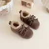 Botas de algodão doces retrô com laço para meninas, novo estilo de inverno, couro camurça com forro de fleece, botinhas, sapatos de algodão quentes para crianças, antiderrapantes