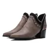 Botas Curtas de Salto Médio Bloco Bico Fino Moda Nova Outono e Primavera Botas Martin Botas com Tachas Color Block Estilo Exportação Tamanho Grande