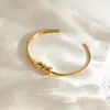 Wanxing Europeo y Americano Acero Inoxidable 18K Línea Asimétrica Abierto Pulsera Única Elegante Transfronterizo Más Vendido Pulsera Que No Se Desvanece