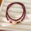 Pulseira em camadas com contas de granada e pérola de água doce, pulseira de nicho de luxo leve de alta qualidade, acessório de mão versátil e estiloso atacado