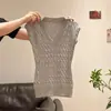 Colete de tricô sem mangas com decote em V torcido estilo coreano para mulheres, novo top casual versátil de caimento justo para o verão de 2026