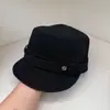 Nuevo Sombrero de Equitación Plano Vintage 2026 para Mujer, Versátil de Otoño, Adelgazante, con Hebilla Metálica, Gorra Artística de Pico de Pato Estilo Británico