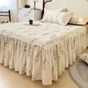 Novo 2024 Saia de Cama de Flanela Escovada 100% Algodão Peça Única Algodão Puro Espessado Capa de Cama 1.8m Fronha Conjunto de Três Peças Estilo Princesa