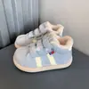 Zapatos de Algodón Cálido de Peluche con Velcro y Cabeza de Concha Retro para Mujer 2026 Invierno Nuevos Versátiles de Suela Plana Zapatos Birkenstock Peludos