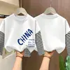 Camiseta de manga longa respirável de algodão puro para meninos, camada base para primavera e outono, novo visual estiloso de duas peças, top estampado versátil