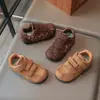 Zapatos de Tabla de Suela Gruesa de Gamuza con Velcro Estilo Coreano para Niñas 2026 Nuevos Zapatos Casuales Color Café para Niñas Zapatos sin Cordones de Moda