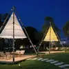 Tienda tipo linterna moderna para acampar al aire libre, restaurante al aire libre digno de fotografía, resort escénico, uso recreativo y vacacional, dosel de tienda cónico
