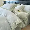 Juego de ropa de cama de cuatro piezas de terciopelo de leche de alta densidad con relieve 2026, con sábanas de franela espesas y cálidas, funda de edredón y sábana bajera acolchada antideslizante