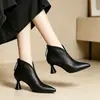 Promoção Quente 2026 Outono/Inverno Novidades Botas de Cano Curto Femininas Bico Fino Salto Agulha Alto Antiderrapante Mais Veludo Couro Macio Botas Casuais Femininas