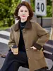 Nova coleção estilosa de outono e inverno para mulheres de meia-idade: casacos de lã elegantes com gola, peças de outer wear folgadas para outono e inverno para mulheres