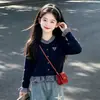 Nova coleção de primavera e outono: Cardigan de manga longa patchwork estilo preppy para meninas e calça jeans doce com estampa de estrelas, um conjunto de duas peças