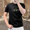 Camiseta para hombre, de manga corta, estilo europeo, corte slim, a la moda, colección de verano 2025, con múltiples elementos de diseño, cuello redondo, tela de alta calidad y un toque de lujo