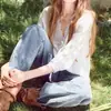 Camisa blanca de cuello en V estilo francés para mujer, nuevo modelo otoño 2026, ribete de encaje, detalle de corbata, mezcla de lino, top ligero