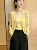 Cardigã de tricô amarelo com decote em V, estilo simples, para mulheres, nova coleção outono 2026, top da moda popular deste ano