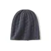 Cachemira 2026 Otoño/Invierno Nuevo Estilo para Mujer de Gama Alta Color Sólido Tejido de Punto Trenzado Engrosado Cálido Moda Gorro de Punto Casual