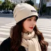 Gorro Nuevo de Punto para Mujer Otoño e Invierno 2025 con Bloques de Color, Ala Enrollada, Caliente, Protector de Orejas, Estilo Slouchy, Adelgazante para la Cara
