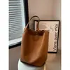 Bolso de Gran Capacidad 2026 Nueva Moda Bolso de Hombro Simple para Viajes Diarios Estilo Coreano Casual Retro Bolso Tipo Cubo de Mano