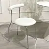 Silla de cuerno de arte de hierro nórdico, silla de comedor para el hogar, silla de maquillaje simple con respaldo, silla de escritorio, silla redonda pequeña informal de moda con cojín suave