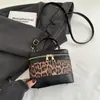 Bolso Cruzado de Hombro de Moda Tendencia 2025 Otoño Nuevo Nicho Elegante Simple para Viaje Pequeño Cuadrado