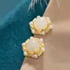 Seis pares de brincos redondos incrustados de jade branco Hotan estilo corte retrô concha pérola d'água banhados a ouro prata de lei 925