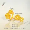 El Mismo Estilo de Anillo de Abalorio Dorado Incrustado con Diamantes de la Joyería de Oro Puzuo Es un Anillo de Diamantes Sencillo y Elegante con Tres Filas de Anillos Abiertos de Diamantes para Tu Novia