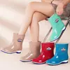 Botas de chuva duráveis e grossas para todas as estações, estilosas e impermeáveis, adequadas para estudantes e mulheres, com canos altos grossos e solas grossas.