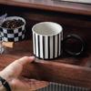 Taza de cerámica a rayas al por mayor estilo ins taza de agua para pareja de uso doméstico diseño femenino taza para café para hombre creativa
