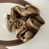 Scrunchie de Veludo Brilhante Versátil Coreano para Mulheres, Elástico de Cabelo Elegante de Cor Sólida para Rabo de Cavalo Baixo