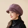 Nueva colección de otoño e invierno estilo coreano: Gorro de punto de color liso, gorro cálido y protector para los oídos para mujeres de mediana edad y mayores, adecuado para andar en bicicleta