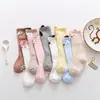 Calcetines de dibujos animados coreanos, Calcetines antideslizantes para bebé, Calcetines de algodón poliéster para bebé otoño e invierno, Calcetines medios de pegamento para niños al por mayor