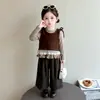 Conjunto de Tres Piezas de Chaleco de Punto Estilo Mori para Niñas Novedades Otoño 2026 Pantalones de Pierna Ancha Elegantes y Modernos para Niños Conjunto Primavera/Otoño