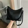 Bolsa de ombro retrô, nova bolsa de balde da moda, nicho estiloso, grande capacidade para mulheres, bolsa de ombro e transversal