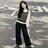 Conjunto para Niña Primavera y Otoño Nuevo Chaleco de Punto Rayado Camiseta Base Ropa de Otoño Pantalones de Pierna Ancha de Mezclilla Ropa Casual