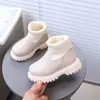 Zapatos de algodón tipo mocasín con forro de lana para bebé, botas estilo Martin de cuero para niña, botas de algodón nuevas de invierno 2026, botines antideslizantes