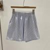 Pantalones cortos casuales sencillos de rayas de estilo japonés para mujer, verano 2024, nuevos pantalones anchos y holgados que combinan con todo para uso diario.