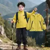 Chaqueta cortavientos de otoño para niños, abrigo con capucha tres en uno para niños pequeños, nuevo modelo 2026, prenda superior exterior para niños