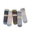 Calcetines de encaje de contraste café y verde hasta la mitad de la pantorrilla para mujer, rayas retro, adelgazantes, sin costuras, calcetines holgados, estilo academia japonesa, calcetines Zhuji