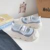 Zapatos Blancos de Velcro Hueco Sandalias de Mujer Verano Nuevo Nicho Acolchados de Suela Gruesa Tenis de Doble Uso Lz6125