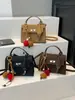 Nova Bolsa Kelly Suede Fosco Outono e Inverno 2025 Nova Bolsa de Mão Fashion Versátil Pequena de Ombro Transversal para Mulheres